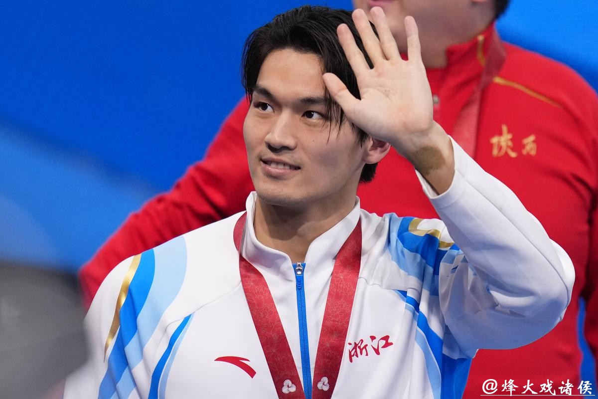 全运会男子50米仰泳 浙江选手徐嘉余获得冠军