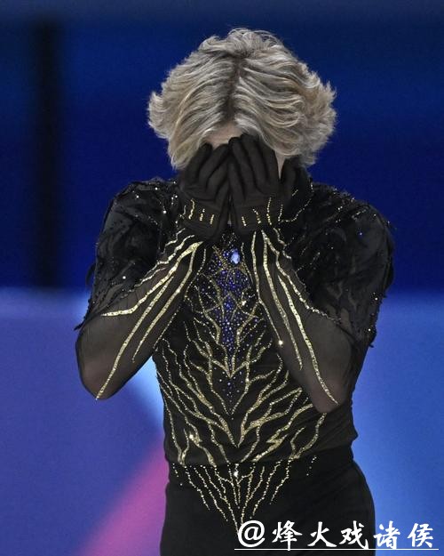 花样滑冰：萨多洛夫爆冷夺得男单金牌 马里宁仅列第八